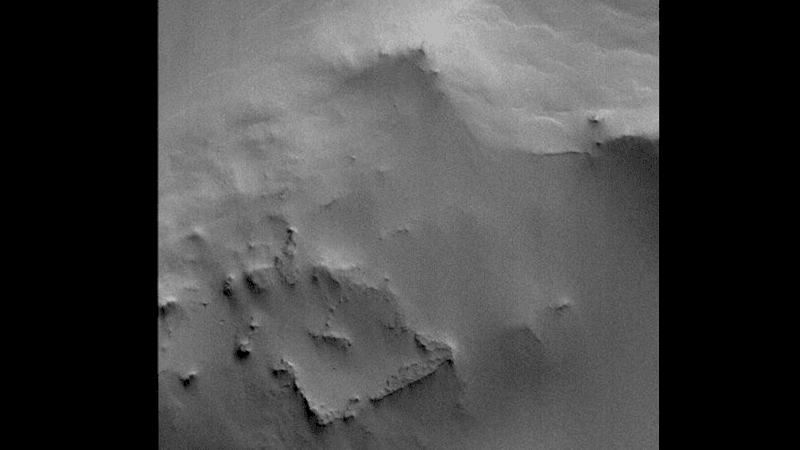 Square structure captured on Mars in 2001.